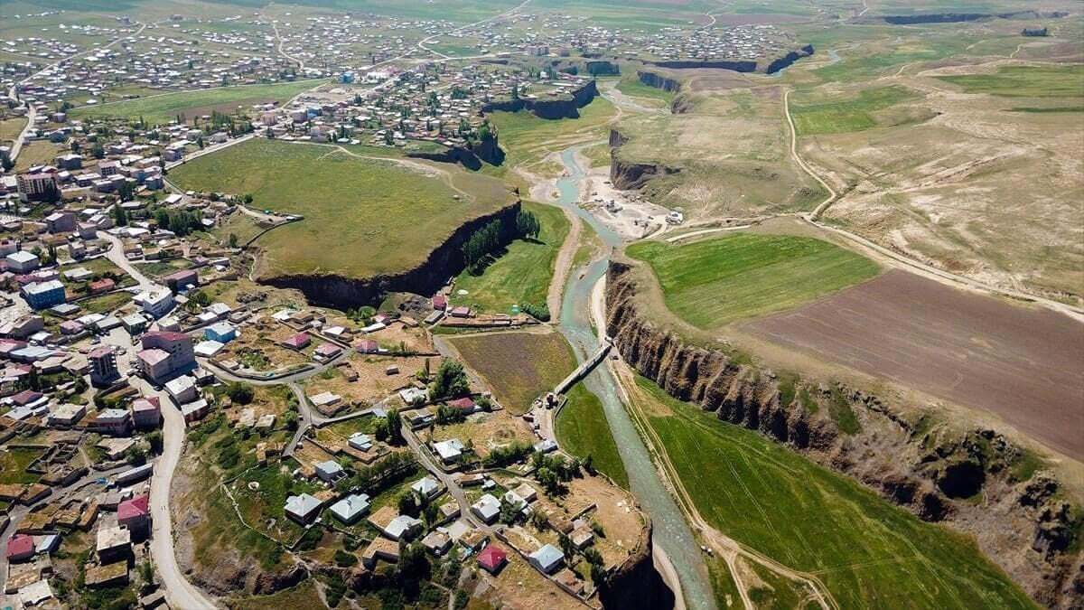 AĞRI DİYADİN TEKERLEKLİ SANDALYE