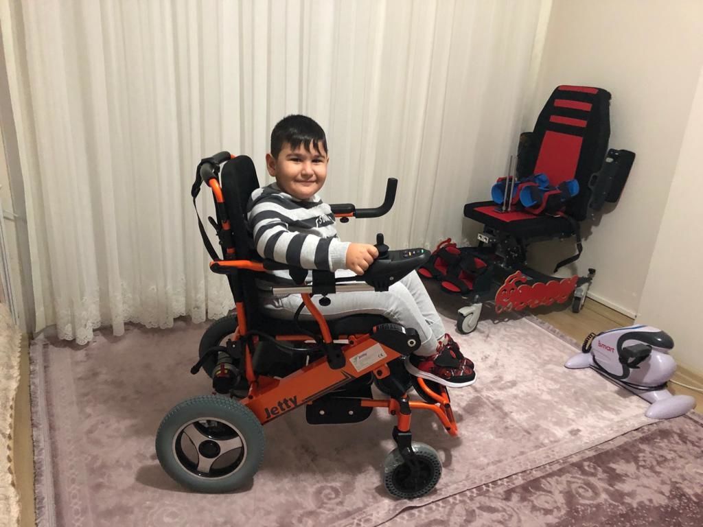 Beylikdüzü Hamza Kardeşimize Akülü Sandalyesi Teslimatı yapıldı