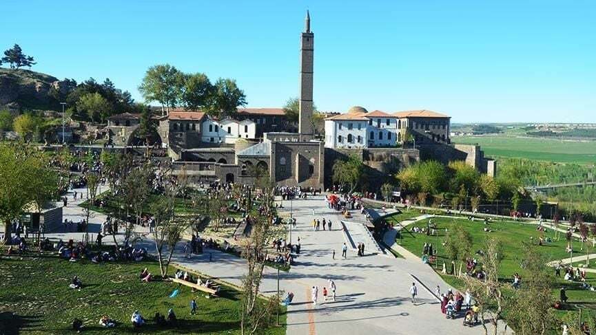 DİYARBAKIR KULP TEKERLEKLİ SANDALYE