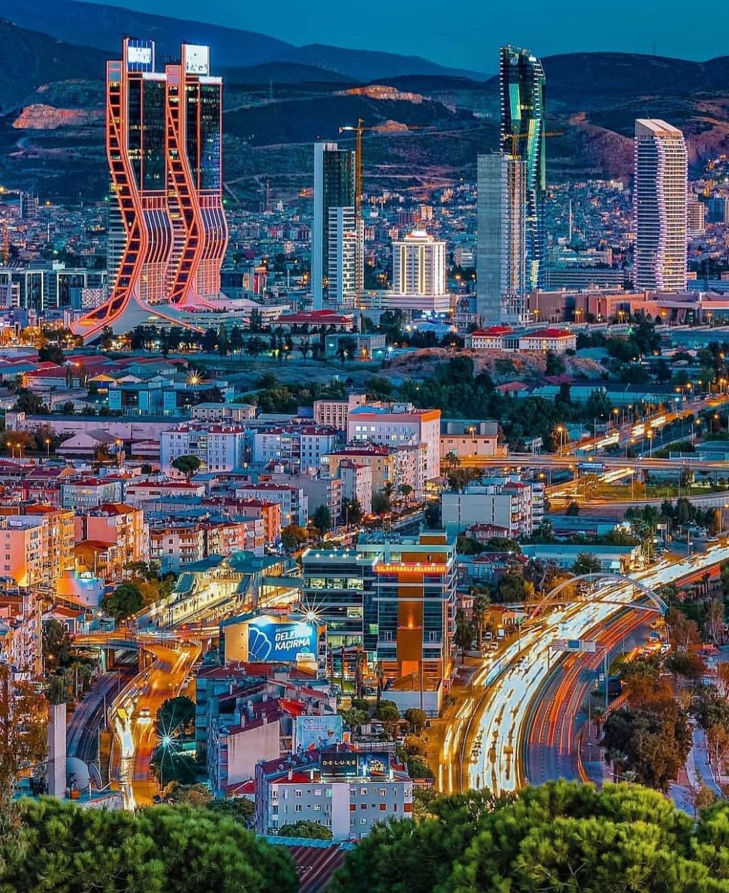 İZMİR BAYRAKLI TEKERLEKLİ SANDALYE