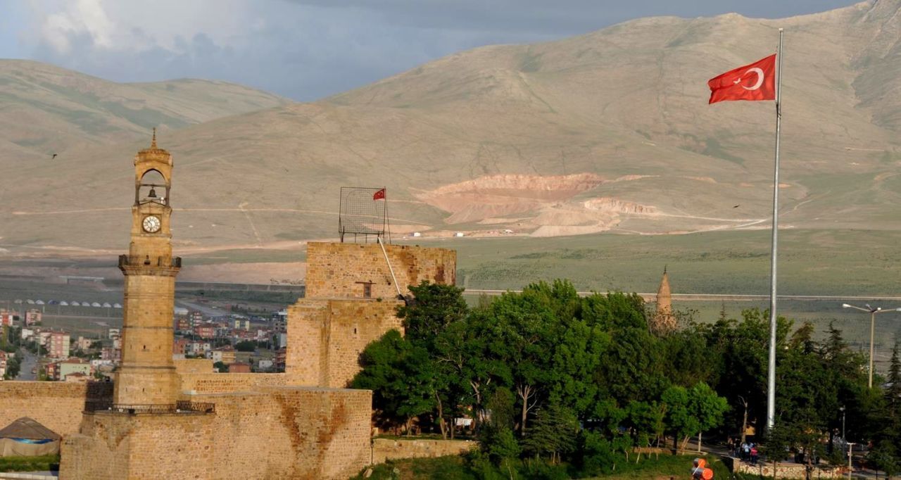 NİĞDE TEKERLEKLİ SANDALYE