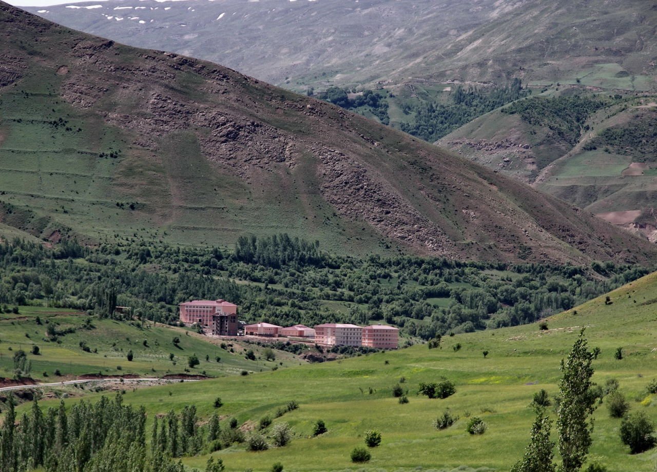 VAN BAHÇESARAY TEKERLEKLİ SANDALYE